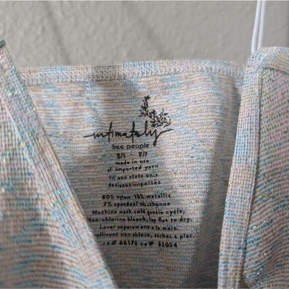 Free People Ribbed Brami Crop Top! V-Neck & Spaghetti Straps! Camisole - Picture 3 of 4